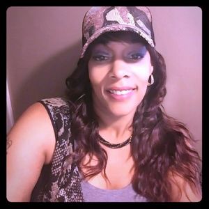 Meet your Posher, Shana